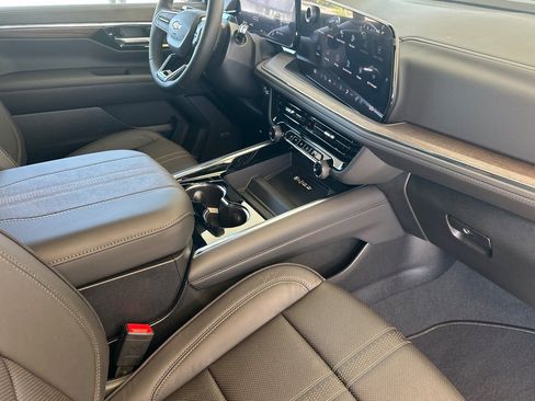 New 2026 Chevrolet Suburban High Country AWD/4WD image 19