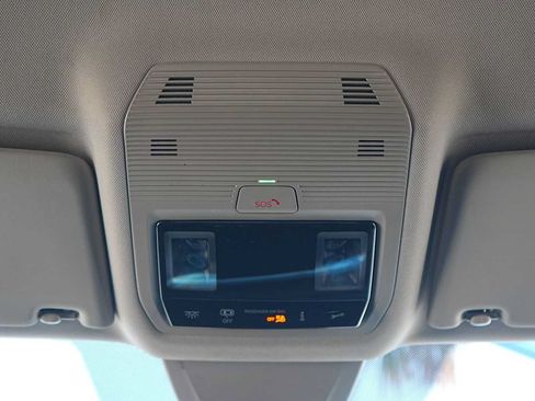 Used 2025 Volkswagen Atlas SE FWD image 24