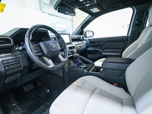 Used 2025 Toyota 4Runner SR5 AWD/4WD image 4