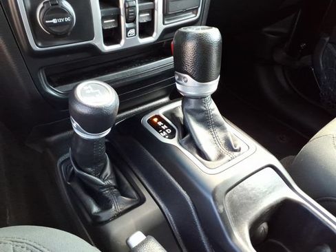 Used 2018 Jeep Wrangler Unlimited Sport S AWD/4WD image 15
