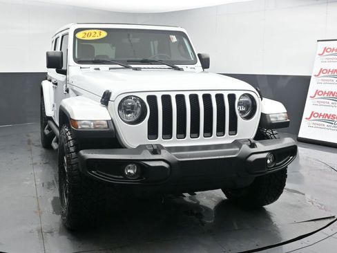Used 2023 Jeep Wrangler Altitude image 3