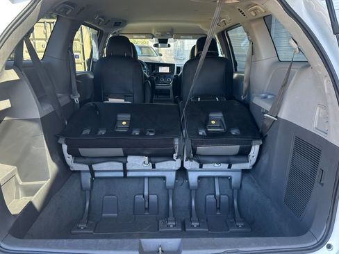 Used 2019 Toyota Sienna L FWD image 12