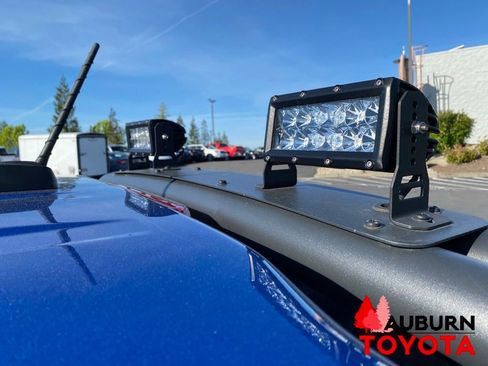 Used 2022 Chevrolet Colorado ZR2 w/ ZR2 Dusk Special Edition AWD/4WD image 9