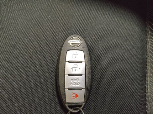 Used 2021 Nissan Versa SV image 32