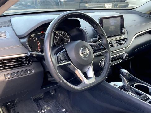 Used 2022 Nissan Altima 2.5 SV w/ SV Premium Package image 17