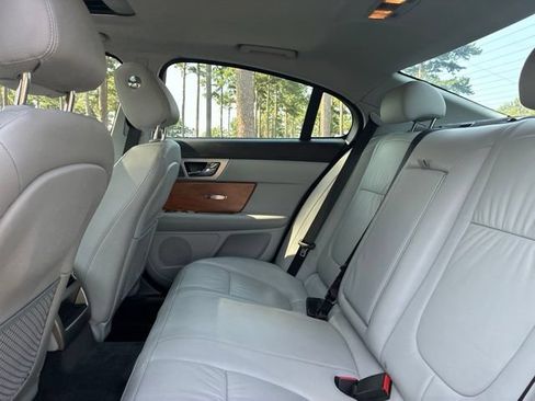 Used 2010 Jaguar XF Luxury RWD image 22