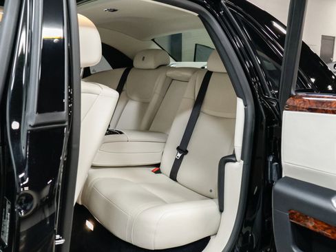 Used 2015 Rolls-Royce Ghost image 31