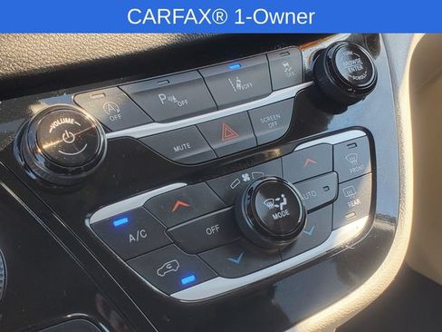 Used 2024 Chrysler Pacifica Touring-L FWD image 20