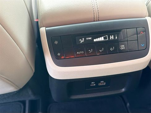 Used 2022 Nissan Pathfinder SL image 25