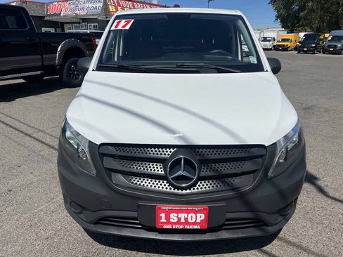 Used 2017 Mercedes-Benz Metris image 2