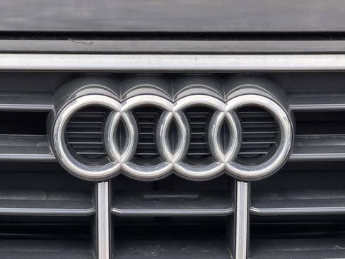 Used 2023 Audi Q5 2.0T Premium w/ Convenience Package AWD/4WD image 7