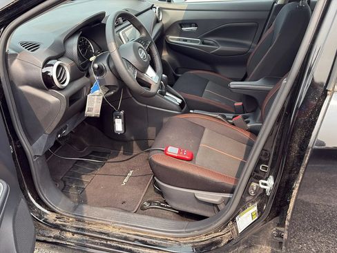 Used 2022 Nissan Versa SR FWD image 4