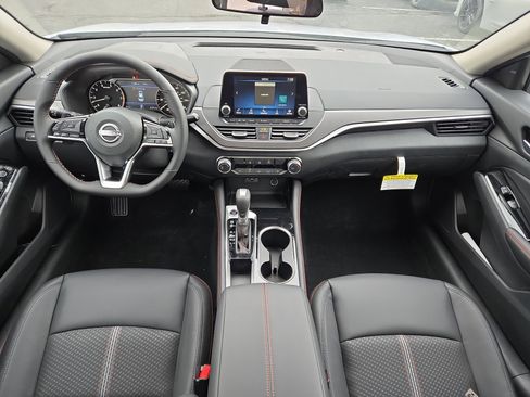 New 2025 Nissan Altima 2.5 SR image 12