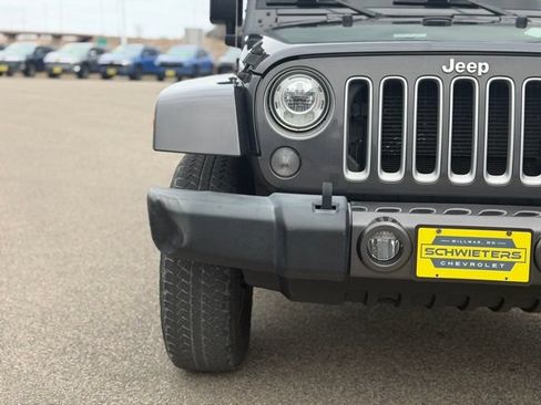 Used 2017 Jeep Wrangler Unlimited Sahara w/ Connectivity Group AWD/4WD image 4
