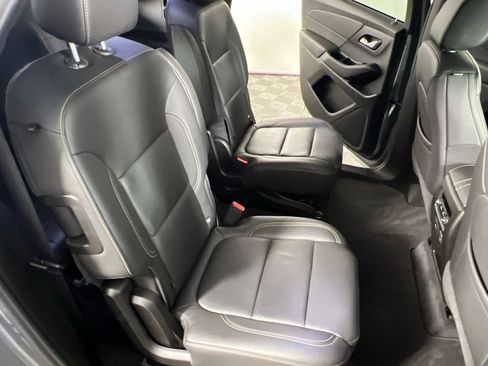 Used 2023 Chevrolet Traverse LT w/ LT Premium Package AWD/4WD image 12