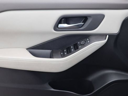 Certified 2025 Nissan Rogue SV AWD/4WD image 16