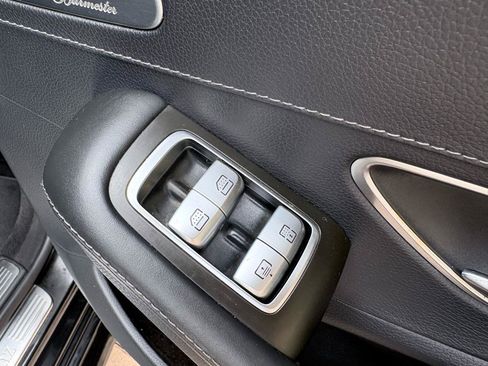 Used 2015 Mercedes-Benz S 550 4MATIC Sedan image 23