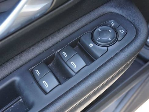 Used 2023 GMC Terrain AT4 AWD/4WD image 9