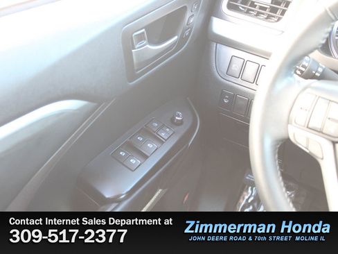 Used 2019 Toyota Highlander Limited image 17