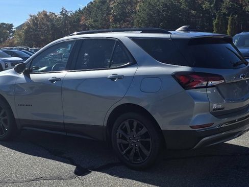 Used 2023 Chevrolet Equinox RS image 3
