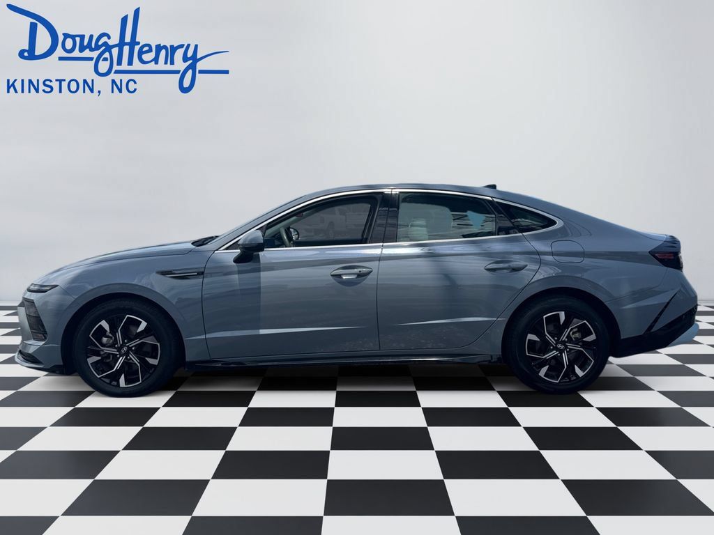 Used 2024 Hyundai Sonata SEL FWD image 2