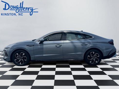 Used 2024 Hyundai Sonata SEL FWD image 2