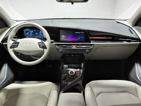 Used 2023 Kia Niro Wind FWD image 2