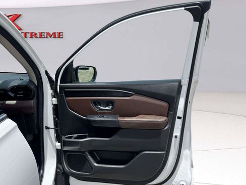 Used 2025 Honda Pilot Elite image 60