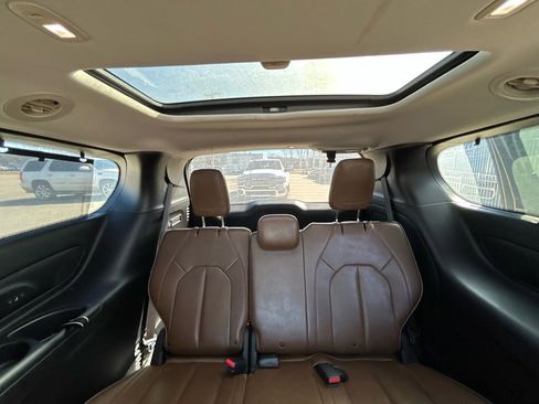 Used 2017 Chrysler Pacifica Limited w/ Advanced Safetytec Group image 34