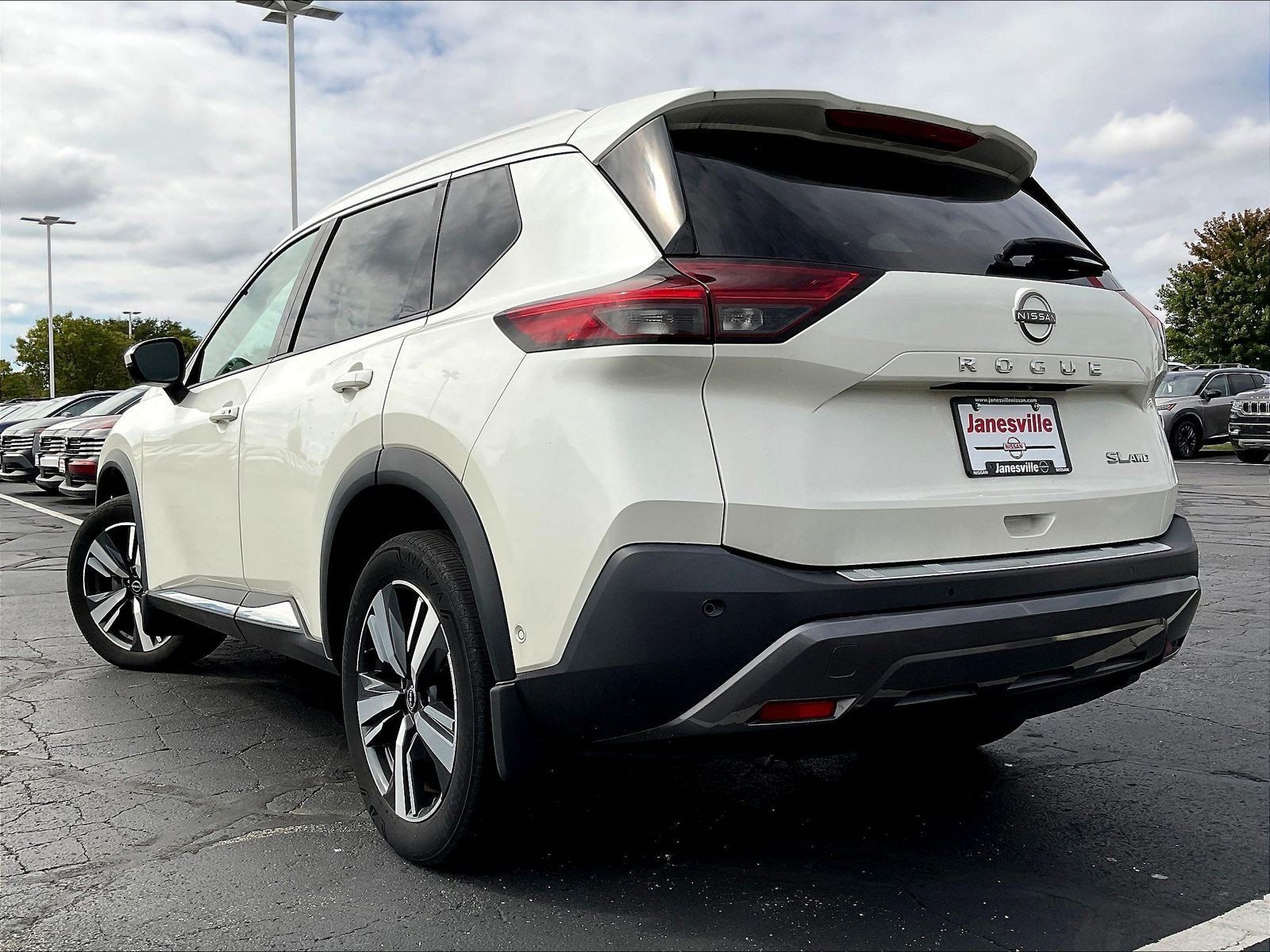 Used 2023 Nissan Rogue SL w/ SL Premium Package AWD/4WD image 3
