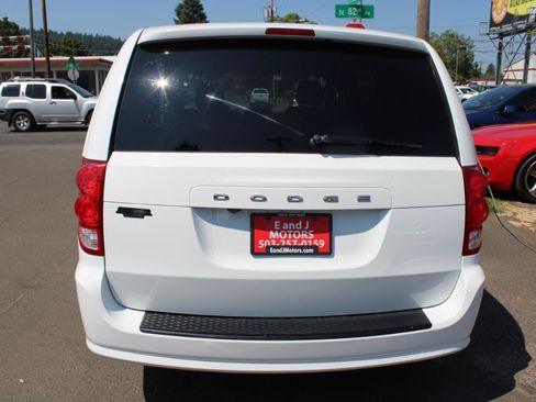 Used 2016 Dodge Grand Caravan SXT FWD image 5