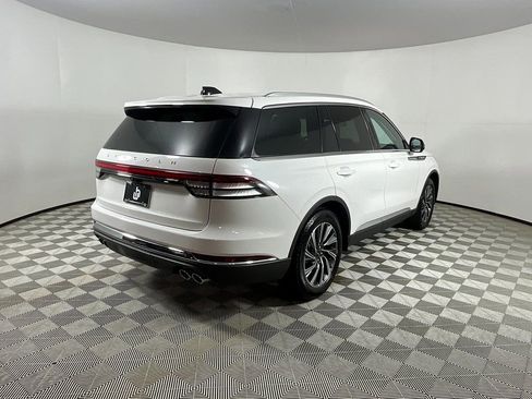 Used 2025 Lincoln Aviator Premiere w/ Equipment Group 101A image 4