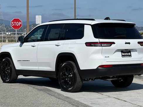 New 2025 Jeep Grand Cherokee L Altitude image 6
