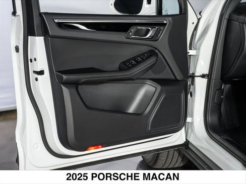Used 2025 Porsche Macan AWD/4WD image 23