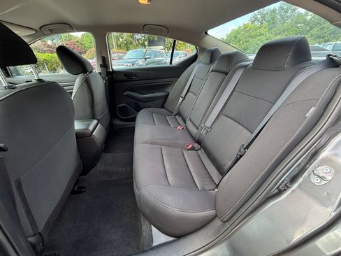 Used 2025 Nissan Altima 2.5 SV FWD image 27