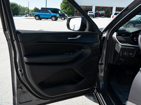 New 2025 Jeep Grand Cherokee L Laredo w/ Luxury Tech Group I RWD image 16