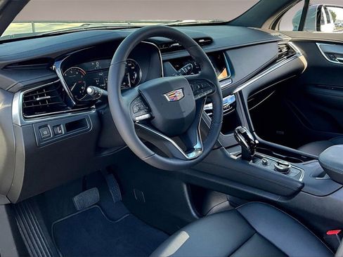 New 2025 Cadillac XT6 Luxury image 6