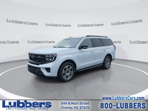 Used 2025 Ford Expedition Active AWD/4WD image 4