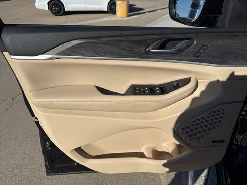 Used 2022 Jeep Grand Cherokee L Limited w/ Luxury Tech Group II image 12