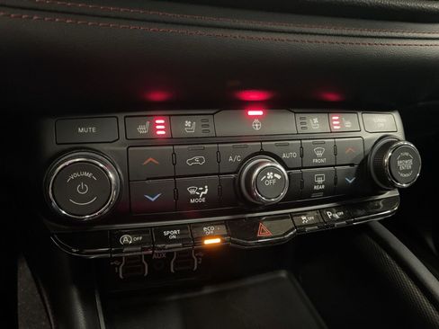 Used 2024 Dodge Durango GT AWD/4WD image 23