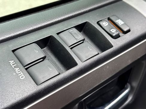 Used 2018 Toyota 4Runner SR5 AWD/4WD image 20