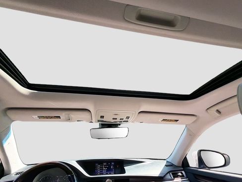 Used 2016 Lexus ES 350 w/ Luxury Package w/Wood Trim FWD image 19