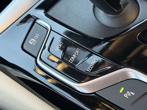 Used 2020 BMW 530i w/ Convenience Package image 37