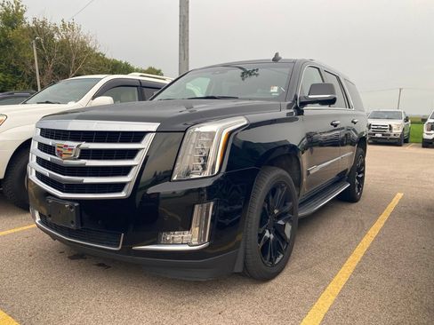 Used 2017 Cadillac Escalade Luxury AWD/4WD image 19