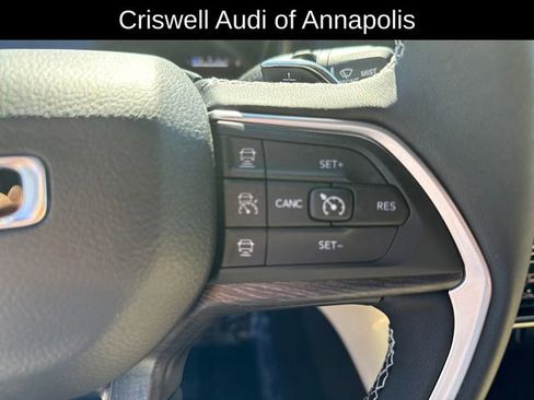 Used 2025 Jeep Grand Cherokee Limited image 16