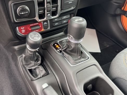New 2025 Jeep Wrangler Willys AWD/4WD image 25