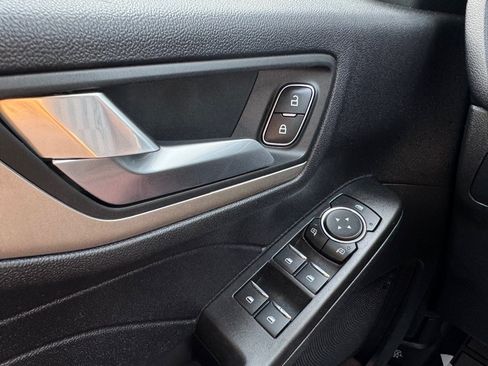 Used 2021 Ford Escape SE FWD image 15