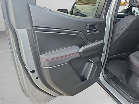 Used 2025 Chevrolet Colorado Z71 image 28