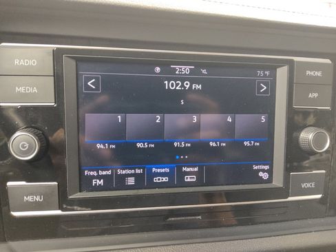 Used 2024 Volkswagen Jetta SE image 25