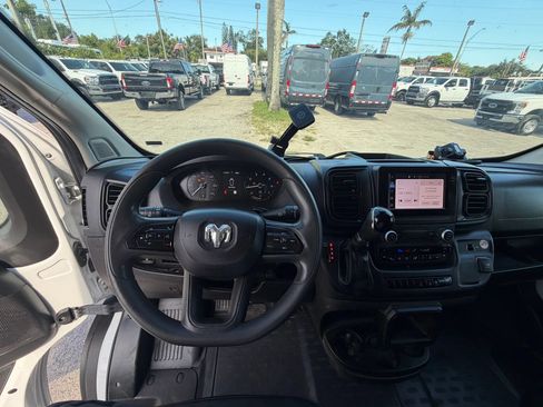 Used 2023 RAM ProMaster 2500 FWD image 13